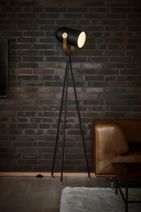 Carronade II Gulvlampe fra Le Klint - Røget Eg - Jacobsen Plus