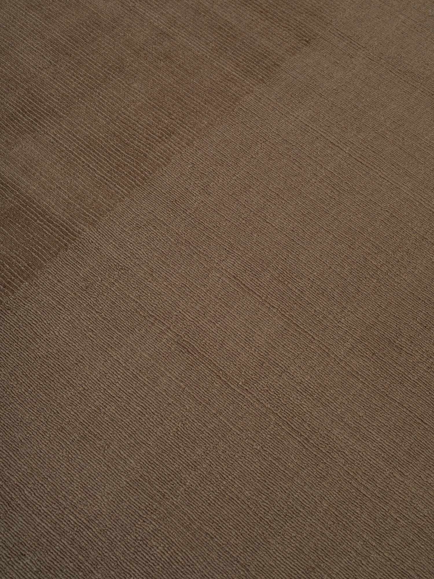 Echo Yano gulvtæppe, Olive Brown fra Linie Design