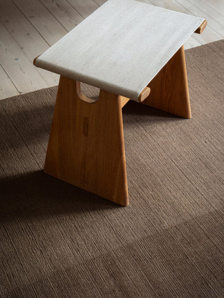 Echo Yano gulvtæppe, Olive Brown fra Linie Design - 140 x 200 cm. - Jacobsen Plus