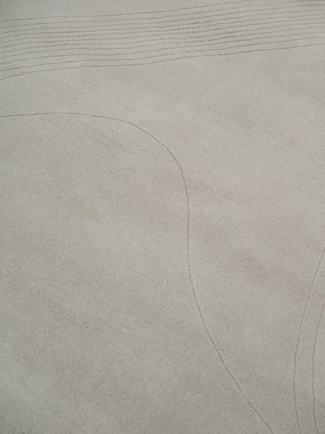 Fluid Arc gulvtæppe, Chalk fra Linie Design - 225 x 300 cm. - Jacobsen Plus