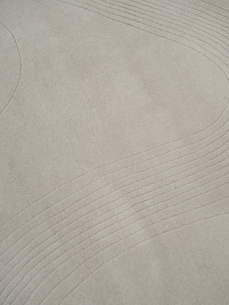 Fluid Arc gulvtæppe, Chalk fra Linie Design - 225 x 300 cm. - Jacobsen Plus