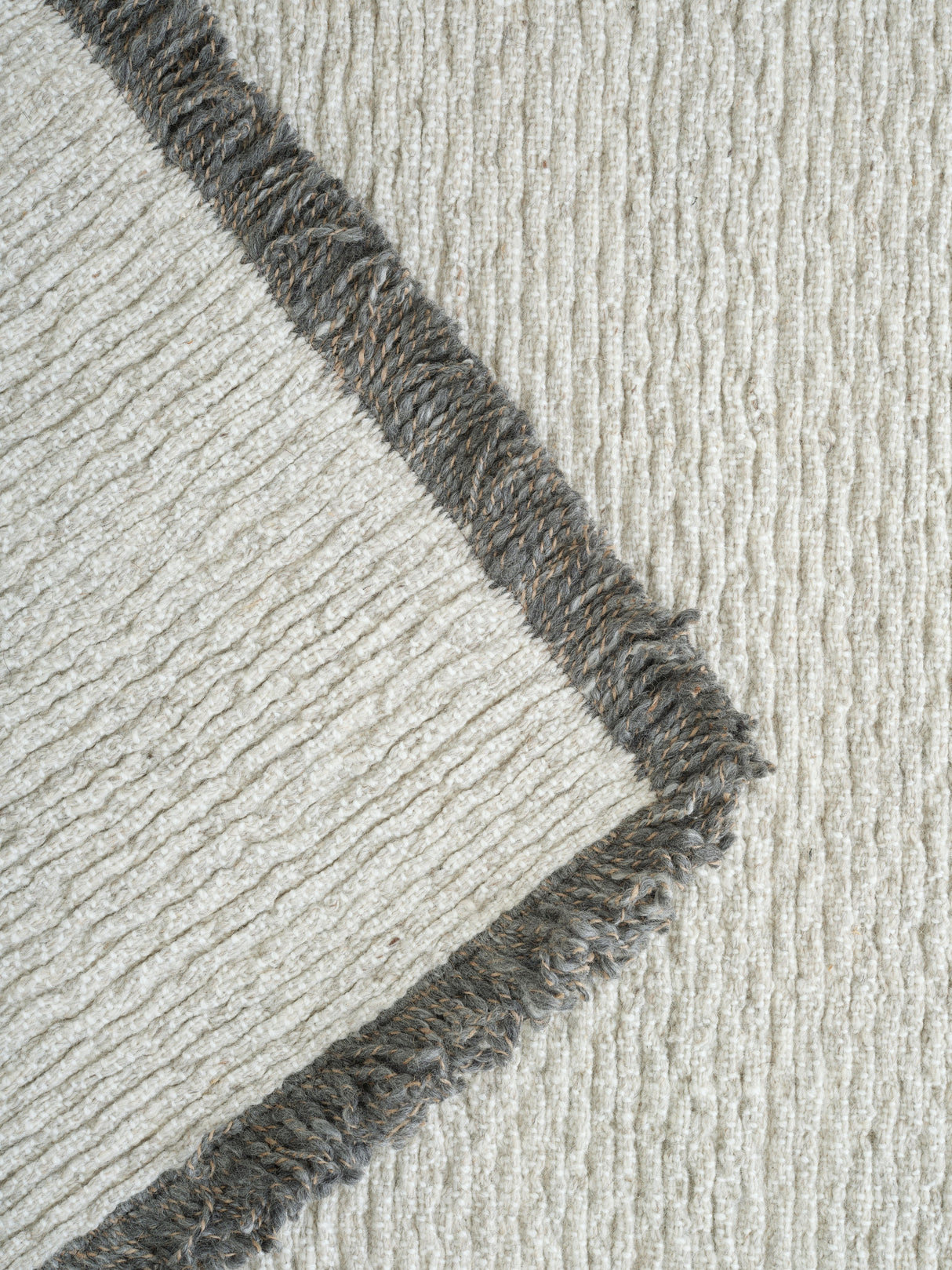 Soft Outline gulvtæppe, Stone fra Linie Design - 2 - Jacobsen Plus