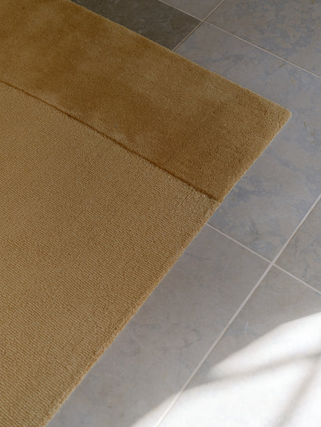 Split Plains Tæppe, Mustard fra Linie Design - 140 x 200 cm - Jacobsen Plus