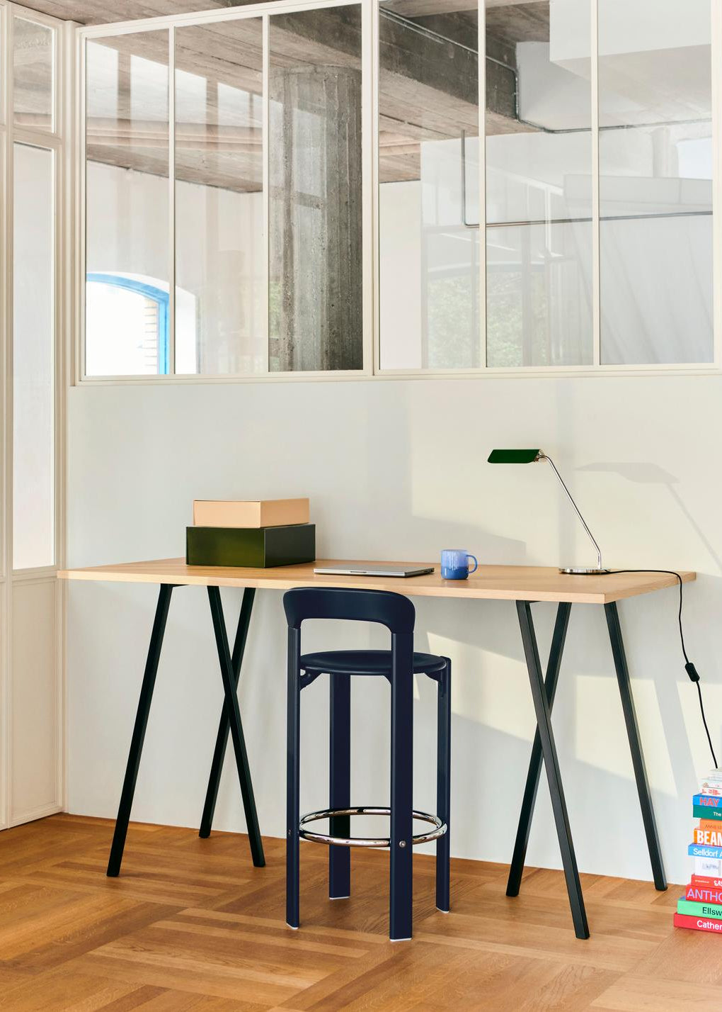 Apex Desk Lamp fra Hay