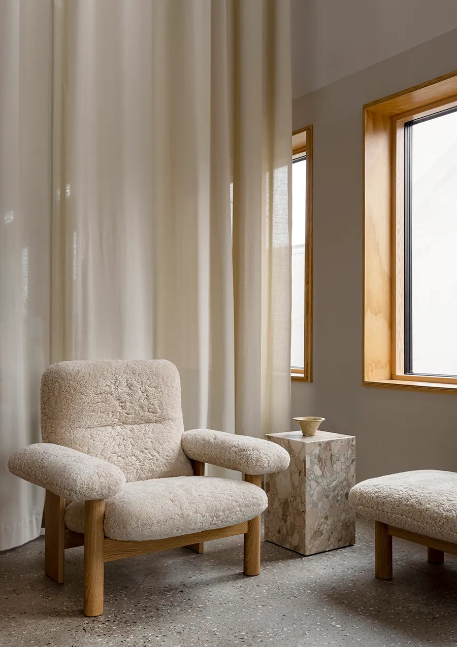 Brasilia Lounge Chair, Natural Oak Sheepskin Nature fra Audo Copenhagen - 4 - Jacobsen Plus