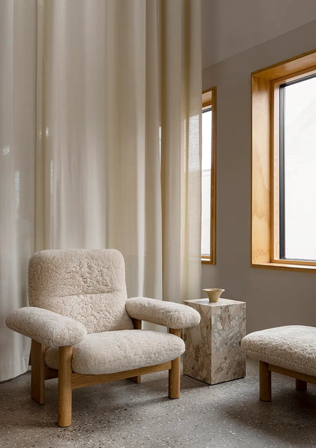 Brasilia Lounge Chair, Natural Oak Sheepskin Nature fra Audo Copenhagen - 4 - Jacobsen Plus