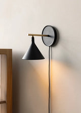 Cast Sconce Wall Lamp fra Audo Copenhagen