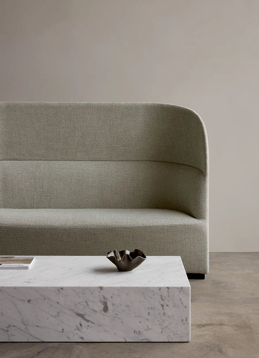 Plinth Low White Carrara marmor fra Audo Copenhagen