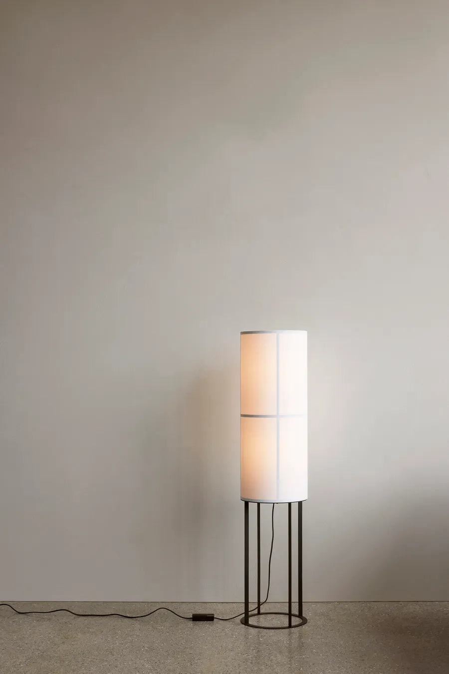 Hashira High Floor Lamp White fra Audo Copenhagen