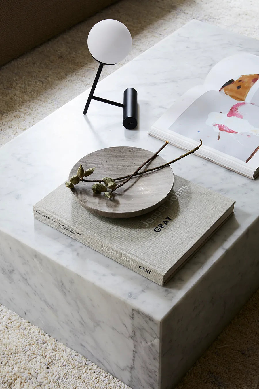 Plinth Low White Carrara marmor fra Audo Copenhagen