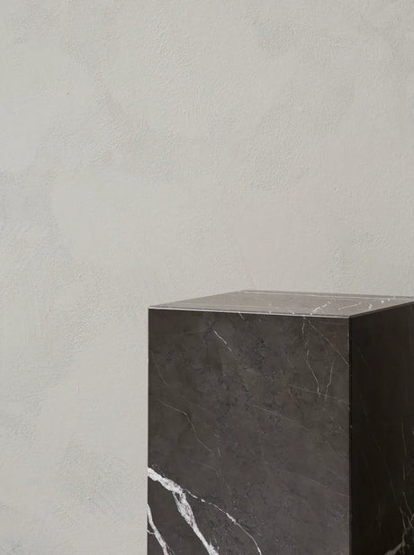 Plinth Tall Grey Kendzo marmor fra Audo Copenhagen - 4 - Jacobsen Plus
