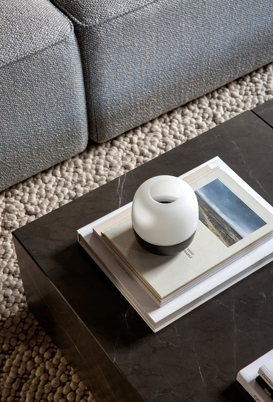 Plinth Low Grey Kendzo marmor fra Audo Copenhagen