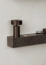 Plinth Shelf Grey Kendzo marmor fra Audo Copenhagen - 6 - Jacobsen Plus