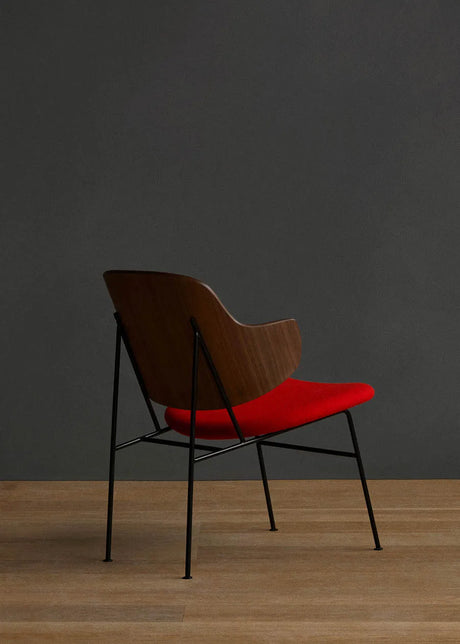 The Penguin Lounge Chair, Polstret fra Audo Copenhagen - Walnut / Re-wool 218 - Jacobsen Plus