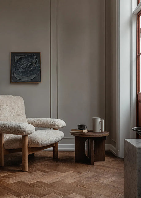 Brasilia Lounge Chair, Natural Oak Sheepskin Nature fra Audo Copenhagen - 2 - Jacobsen Plus