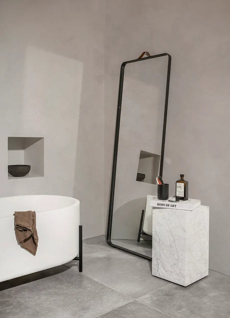 Plinth Tall White Carrara marmor fra Audo Copenhagen - 2 - Jacobsen Plus