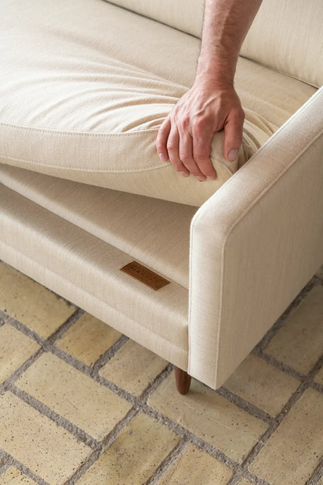 MH2614/MH2615 sofa, mood fra Mogens Hansen - Coneslim eg / 2 pers. sofa / Mood 1101 - Jacobsen Plus