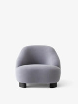 Margas LC1 loungestol fra &Tradition - Gentle 133 / Sortbejdset eg - Jacobsen Plus