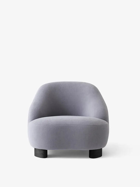 Margas LC1 loungestol fra &Tradition - Gentle 133 / Sortbejdset eg - Jacobsen Plus