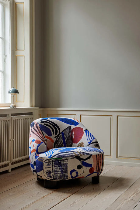 Margas LC1 loungestol fra &Tradition - Karakorum 001 / Sortbejdset eg - Jacobsen Plus