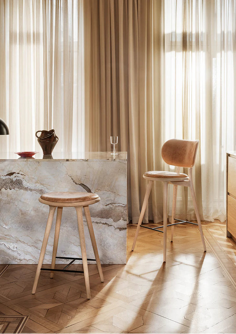 Høj barstol i sæbebehandlet eg fra Mater - 2 - Jacobsen Plus