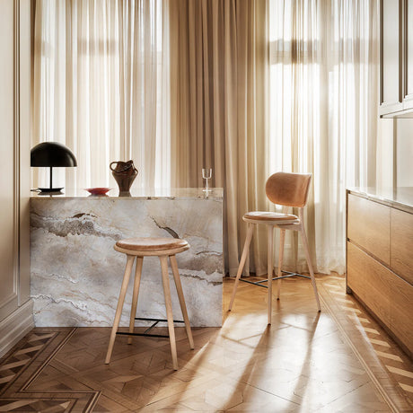 High Stool, sæbebehandlet eg, Pista Sand læder, 69 cm, lav barstol fra Mater - 3 - Jacobsen Plus
