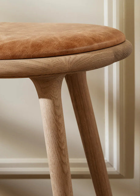 Lav barstol i sæbebehandlet eg fra Mater - 2 - Jacobsen Plus