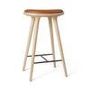 High Stool, matlakeret egetræ, Nuance Walnut læder, 74 cm, høj barstol fra Mater