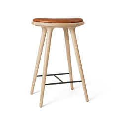High Stool, matlakeret egetræ, Nuance Walnut læder, 69 cm, lav barstol fra Mater
