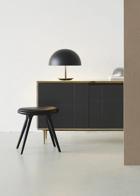 Low Stool, sortbejdset bøg, sort Ultra læder, 47 cm skammel fra Mater - 2 - Jacobsen Plus