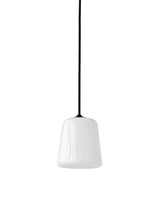 Material pendel fra New Works - Hvid opal glas - Jacobsen Plus