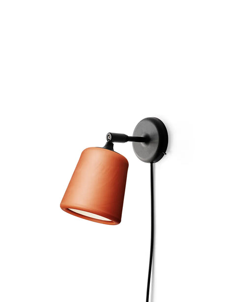 Material væglampe fra New Works - Terracotta - Jacobsen Plus