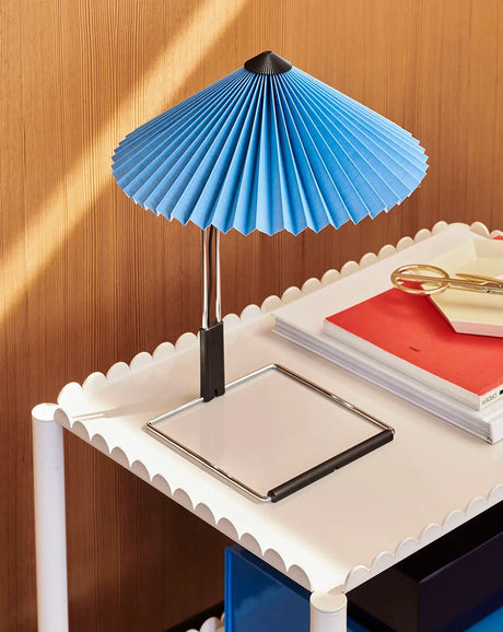 Matin Bordlampe, mirror plated base fra Hay - Blue - Jacobsen Plus