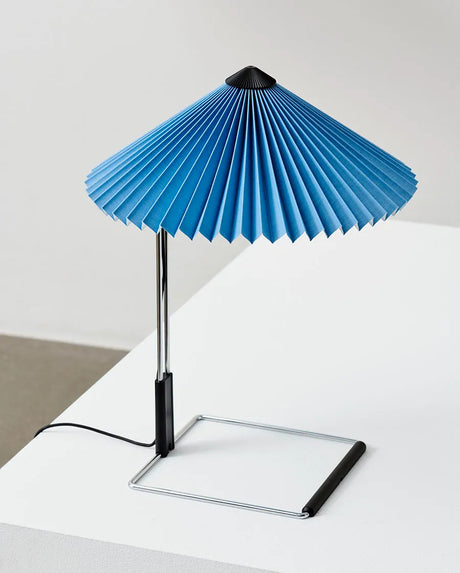 Matin Bordlampe, mirror plated base fra Hay - Blue - Jacobsen Plus