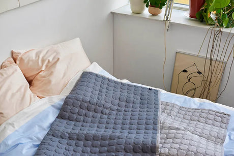 Mega Dot Sengetæppe fra Hay - Light blue / L: 245 x B: 195 cm - Jacobsen Plus
