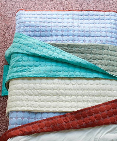 Mega Dot Sengetæppe fra Hay - Light blue / L: 245 x B: 195 cm - Jacobsen Plus