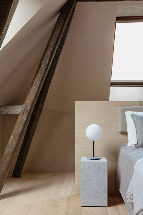 Plinth Tall White Carrara marmor fra Audo Copenhagen - 5 - Jacobsen Plus