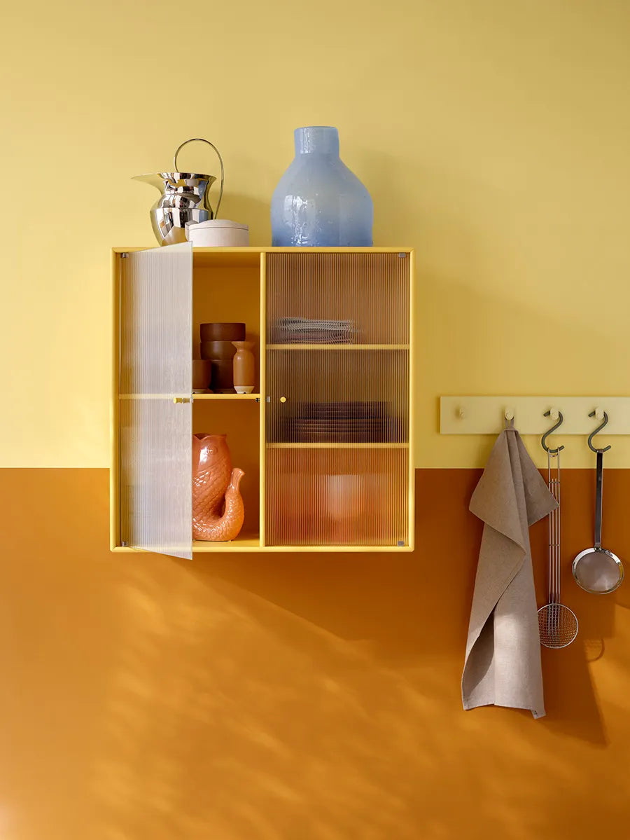 Ripple II Vitrineskab, inkl. ben fra Montana