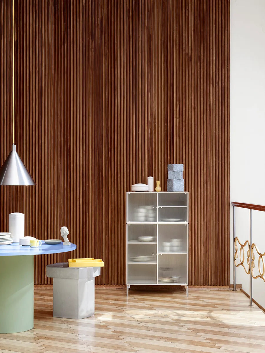 Ripple III Vitrineskab, inkl. sokkel fra Montana