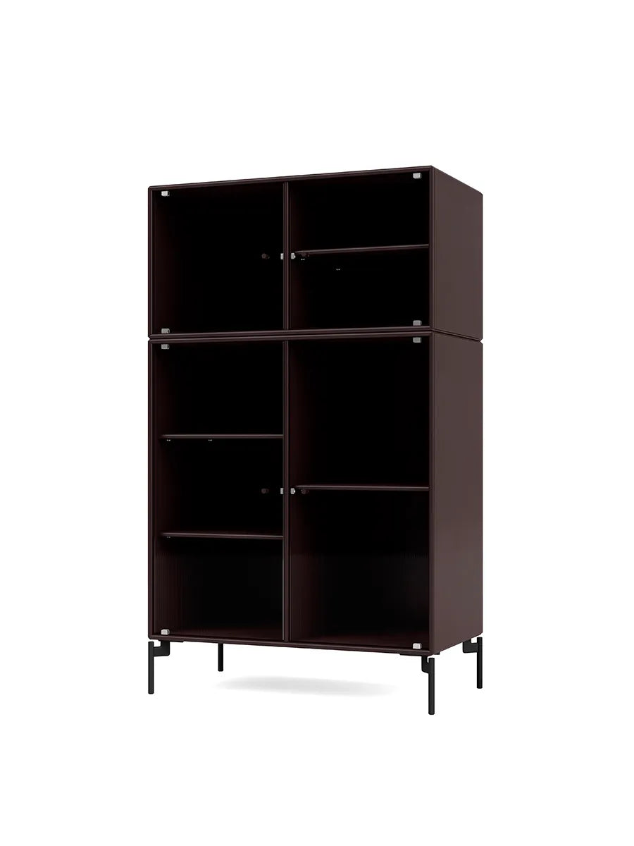 Ripple III Vitrineskab, inkl. ben fra Montana