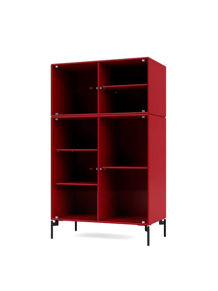 Ripple III Vitrineskab, inkl. ben fra Montana