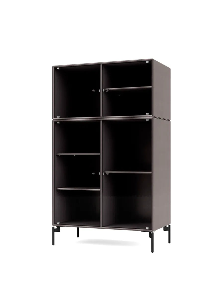 Ripple III Vitrineskab, inkl. ben fra Montana