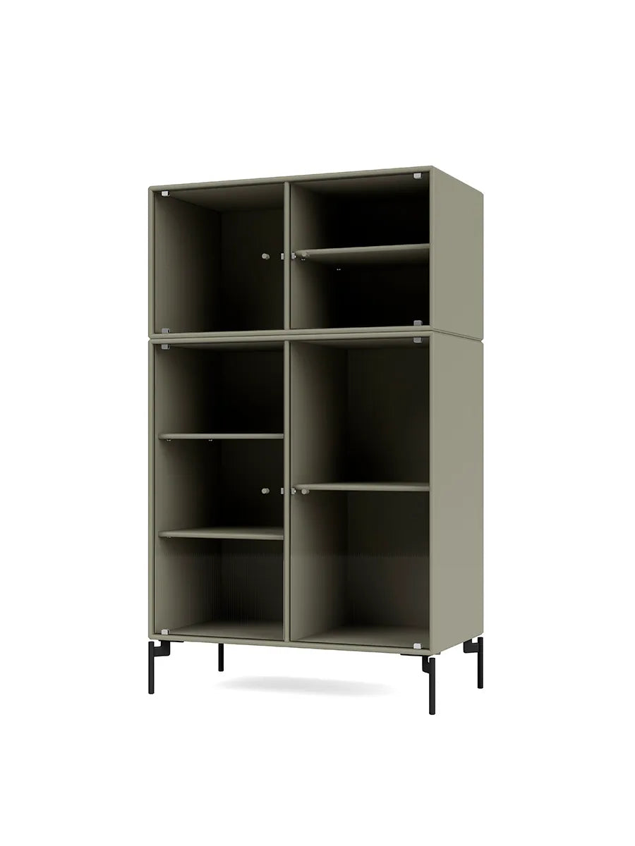 Ripple III Vitrineskab, inkl. ben fra Montana