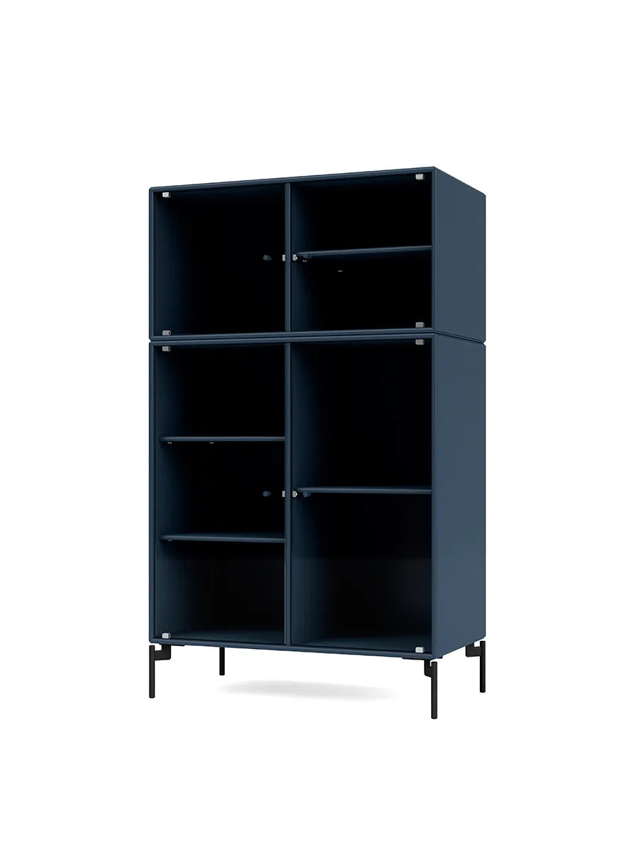 Ripple III Vitrineskab, inkl. ben fra Montana