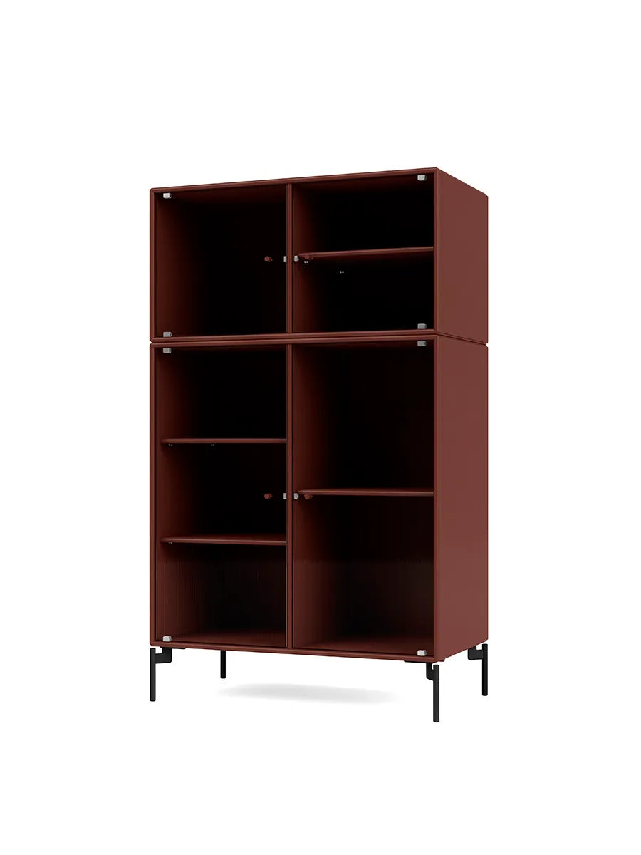 Ripple III Vitrineskab, inkl. ben fra Montana