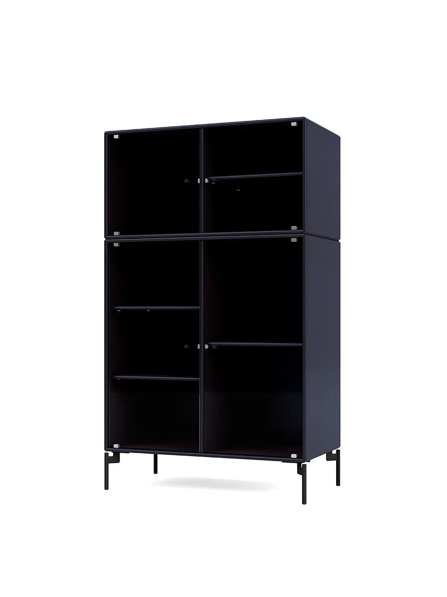 Ripple III Vitrineskab, inkl. ben fra Montana