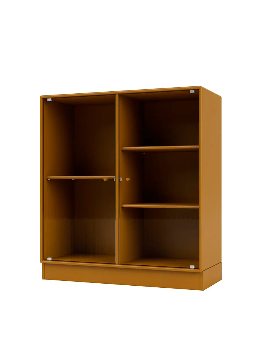 Ripple II Vitrineskab, inkl. sokkel fra Montana