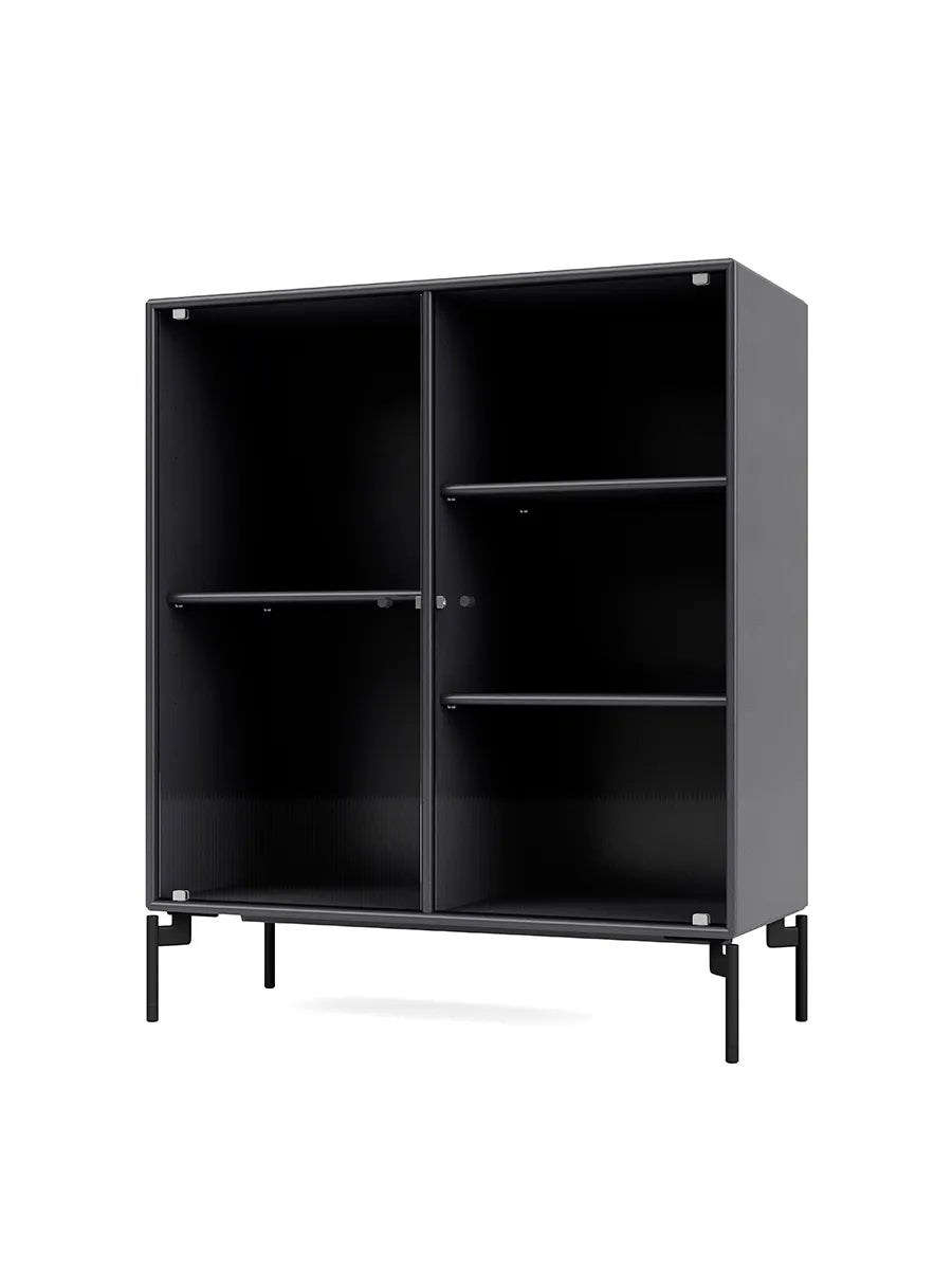 Ripple II Vitrineskab, inkl. ben fra Montana