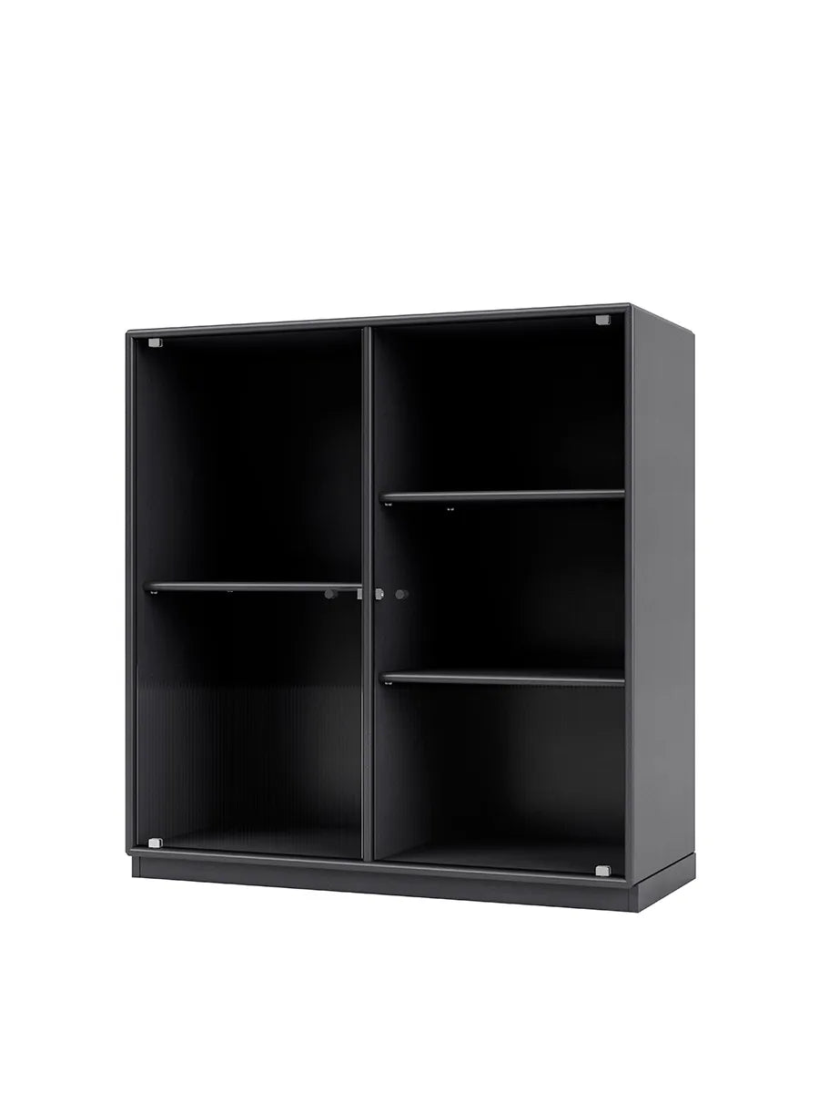 Ripple II Vitrineskab, inkl. sokkel fra Montana