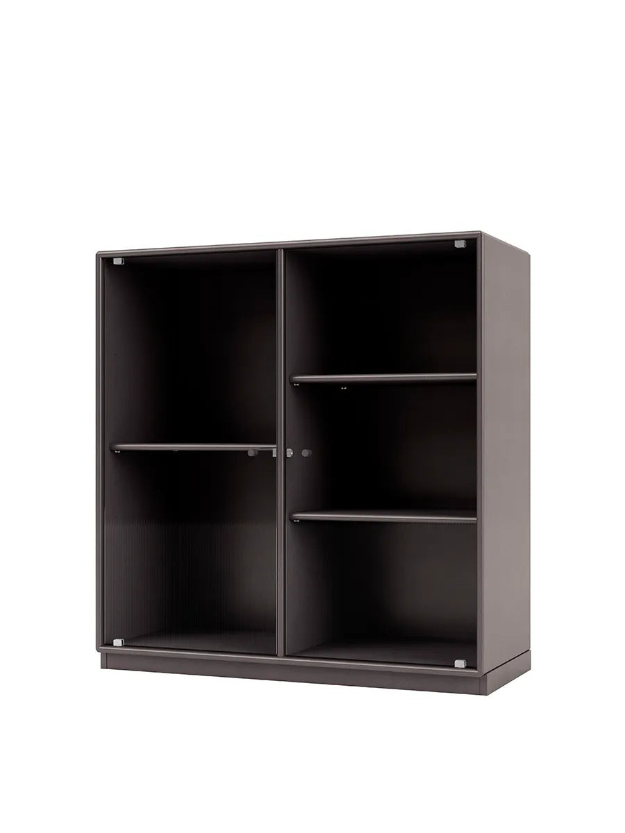 Ripple II Vitrineskab, inkl. sokkel fra Montana